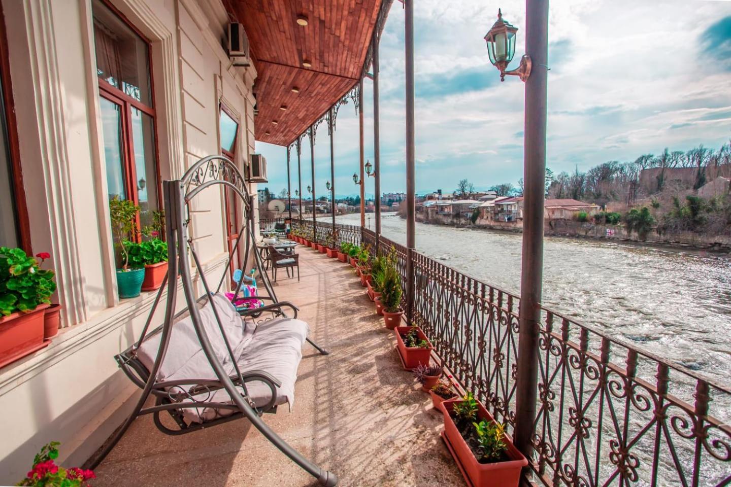 Hotel Caravan Palace Kʼutʼaisi Exterior foto